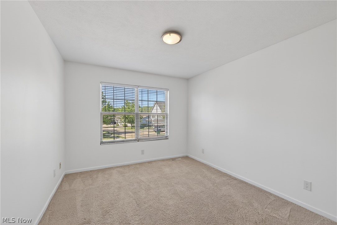 Lake Breeze Condo Ph 02 - Residential