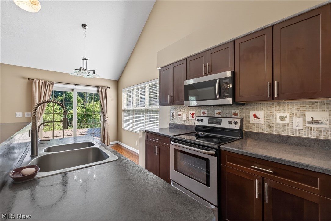 Lake Breeze Condo Ph 02 - Residential