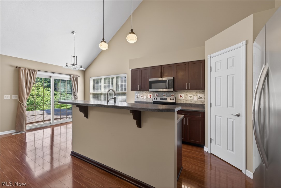 Lake Breeze Condo Ph 02 - Residential