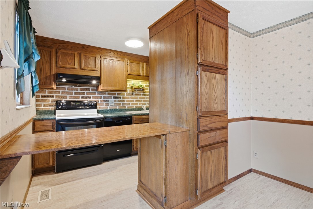 Oakhurst Manor - Residential