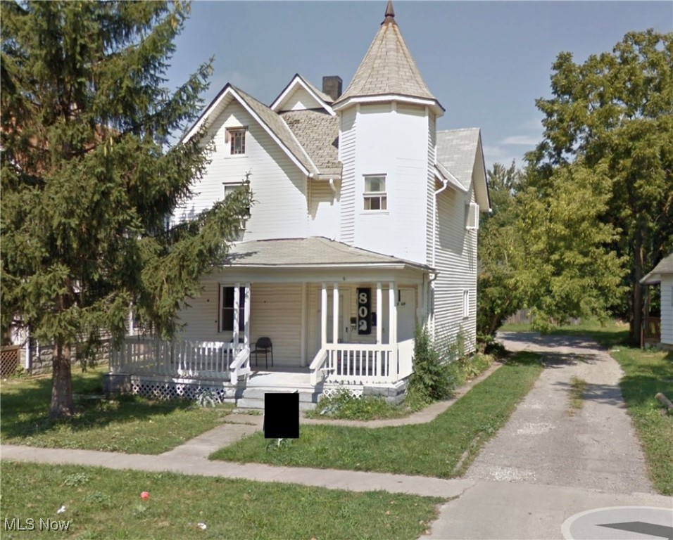 California investors are used to $800K+ properties that barely cash flow—so what happens when you look at a landlord-friendly market like Ohio? You can be all-in under $100K and pull in around $2,100/month in rent. This is the reality of out-of-state investing with a boots-on-the-ground team handling the turnovers, tenant placement, and everything California landlords don’t want to deal with. If you’re in Los Angeles, San Diego, San Francisco, or the Bay Area and you’re tired of tenant-friendly laws killing your returns, this is why investors are shifting to markets like Cleveland and Lorain. Email agent for market rent roll & video tour along with complete investment analysis, drone footage, information on the mechanical systems of the building. Professional property management and renovation services available. Local & out of state investors welcome!