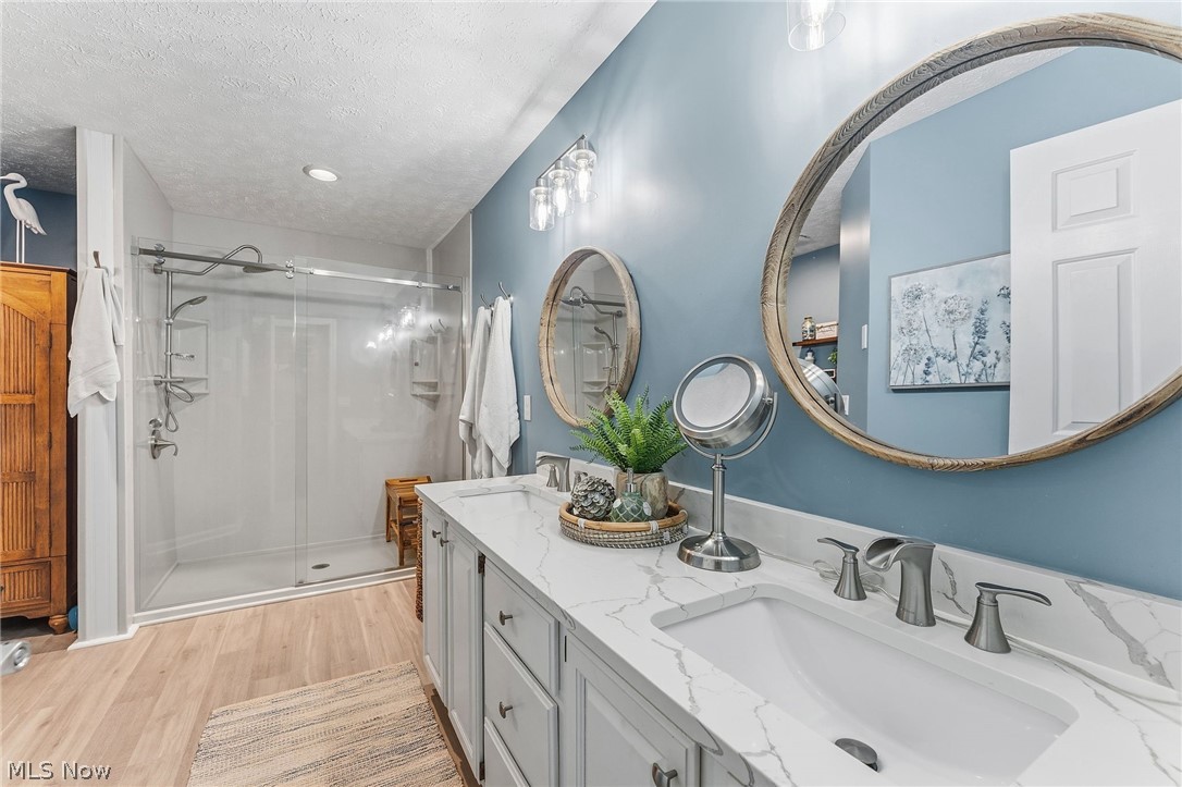 Residence Condo - Residential