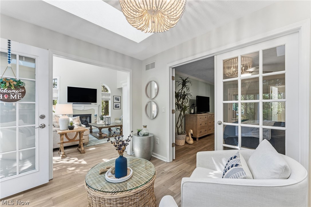 Residence Condo - Residential