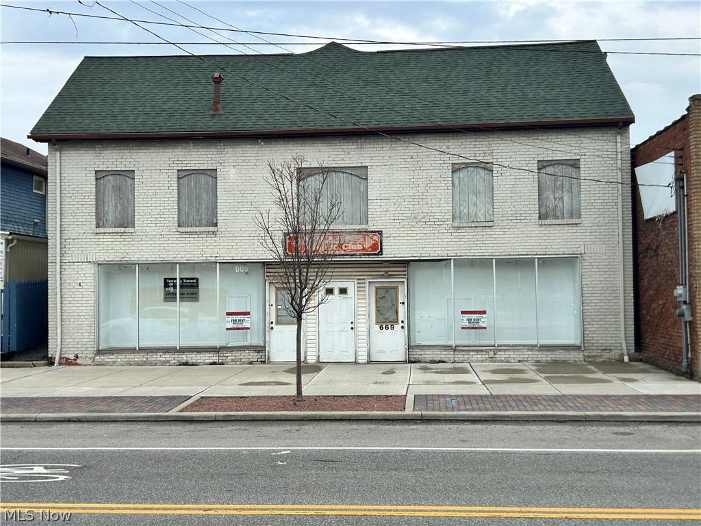 Lake Breeze - Commercial Sale