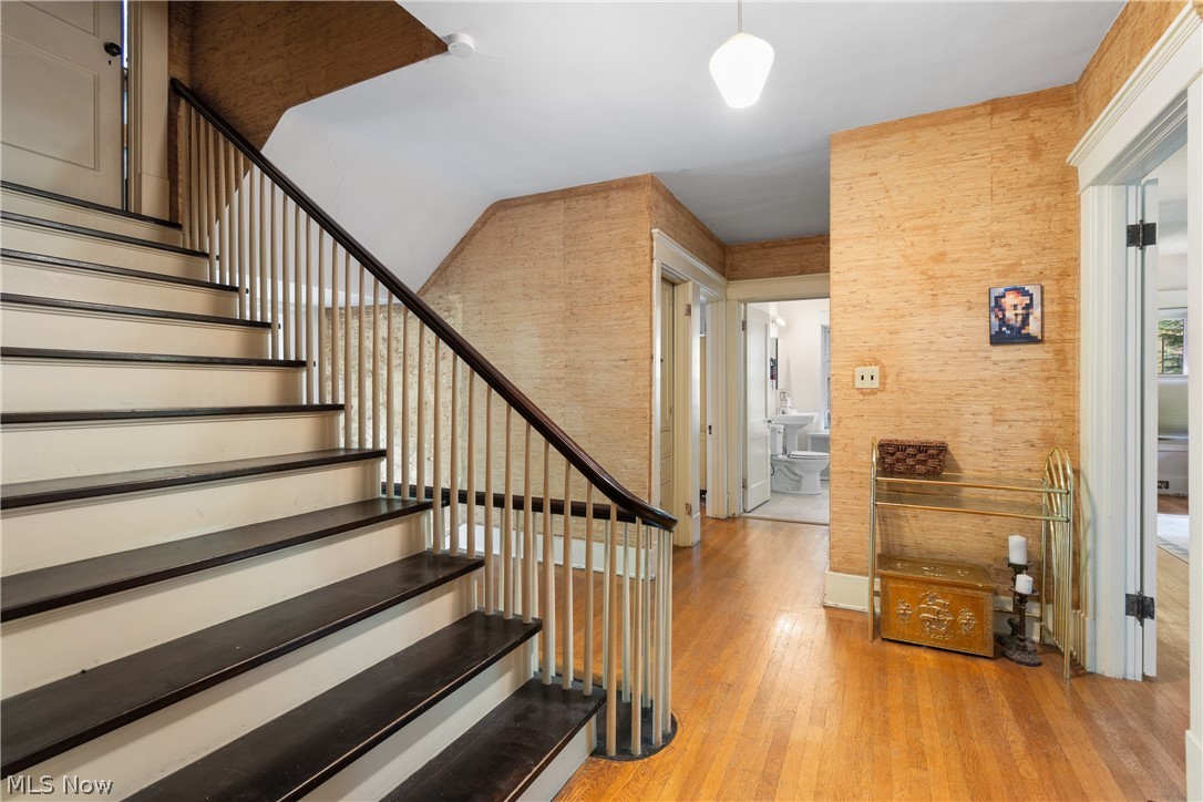 M M Browns - Residential