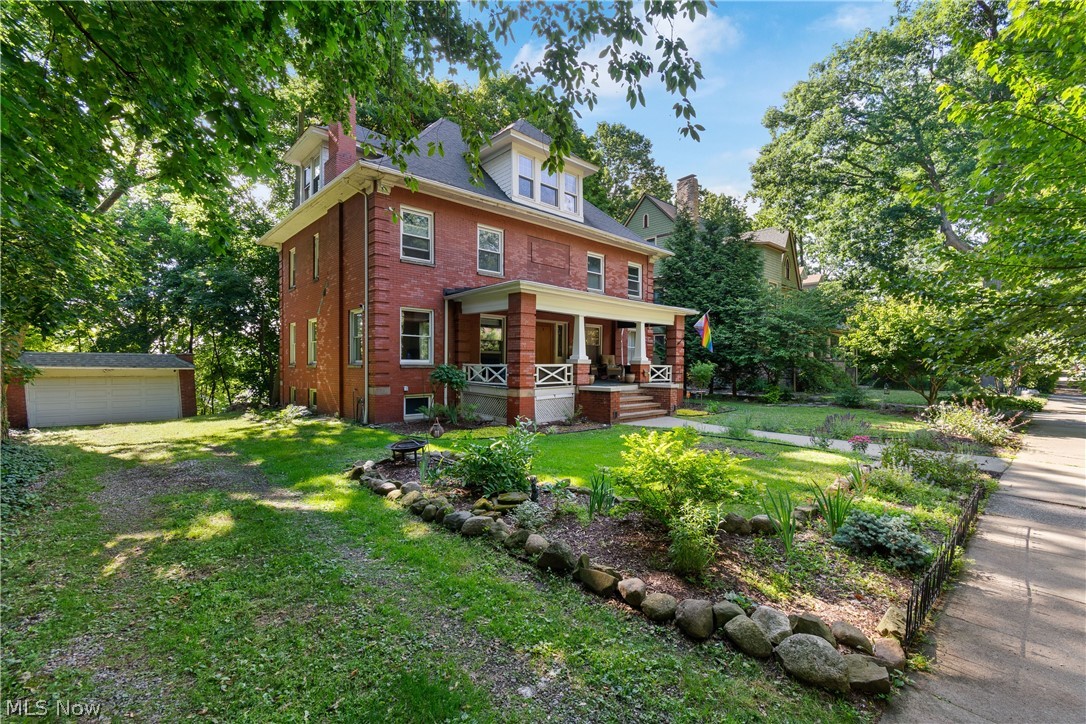 M M Browns - Residential