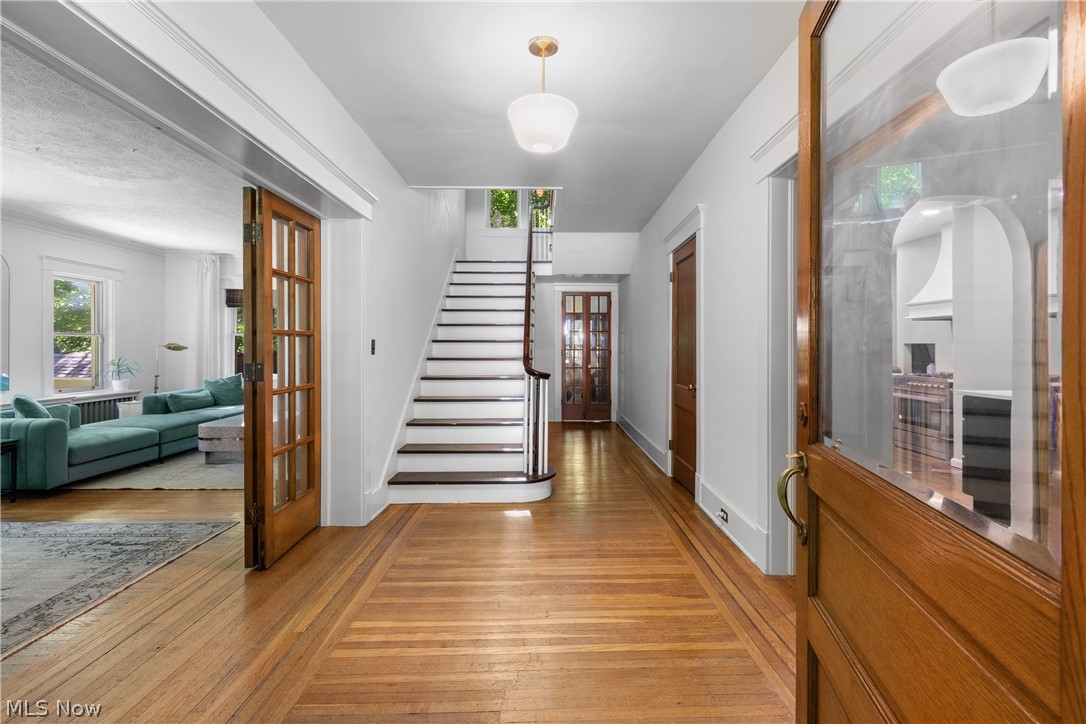 M M Browns - Residential