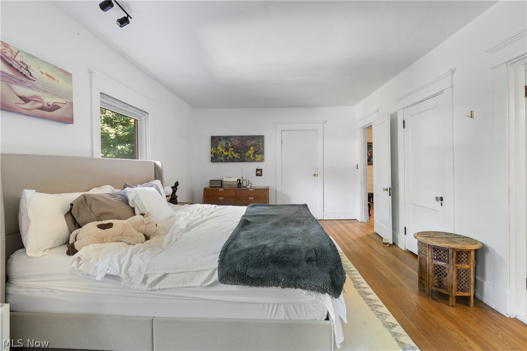 M M Browns - Residential