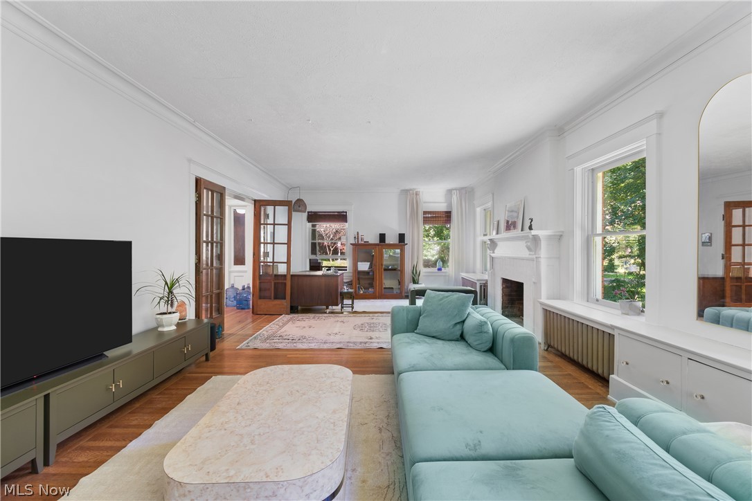 M M Browns - Residential