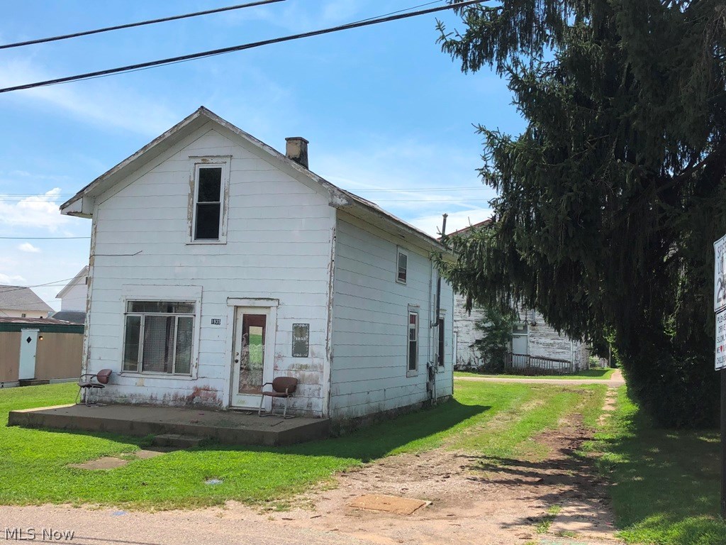 Own your own piece of history by living in the "ICE HOUSE OF STOCKPORT". 2 bedroom 1 bath needs renovation but already has new upgraded windows. Cabinets need to be installed. New ceiling in bedroom. Priced right for repairs needed. Don't let this slip away.