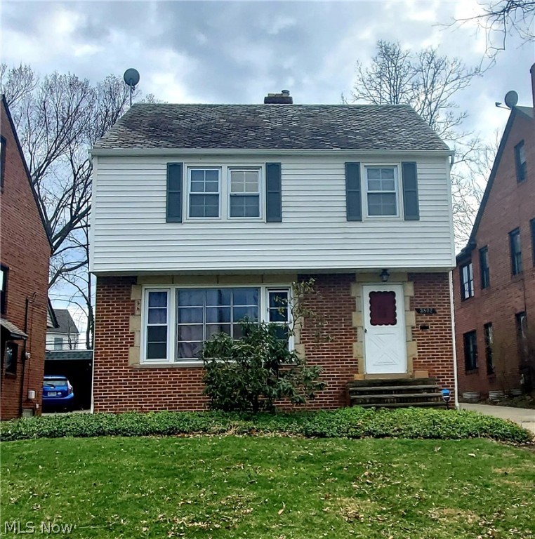 Beautifully restored single family with great living space, including 1st floor family room, eat-in kitchen, formal dining room, and lower level rec room. Updated kitchen complete with dishwasher and microwave. Large bedrooms on 2nd floor with gorgeous tiled full bath. Rear patio and 2 car garage complete this warm and inviting home.