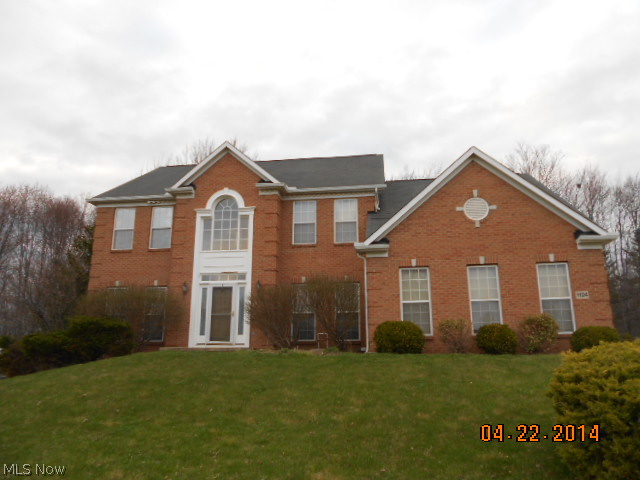 Macintosh Farms. 4 bedroom, 2.1 bath stately looking colonial on a large lot.  2 story entryway. Oak kitchen with center island. Family room has vaulted ceiling and a fireplace. Dining room with a tray ceiling. 1st floor laundry room. Vaulted ceiling in master bedroom. Walk-in closets. Full basement, part finished. C/A. Patio. 2 car attached garage.