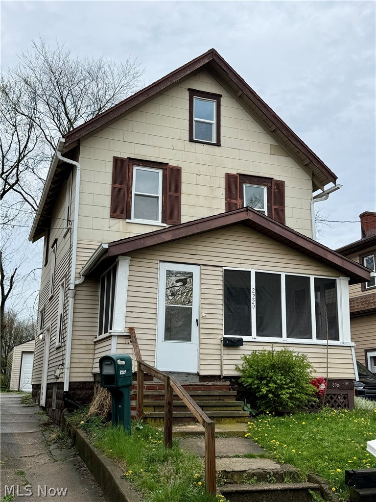 4-bedroom, 1-bath colonial offering 1,365 sq ft with a functional layout and full basement. Features include central air, forced air heat, and a detached 1-car garage. Conveniently located with easy access to highways, shopping, and amenities.
Turnkey opportunity for investors or a move-in ready option for owner-occupants.