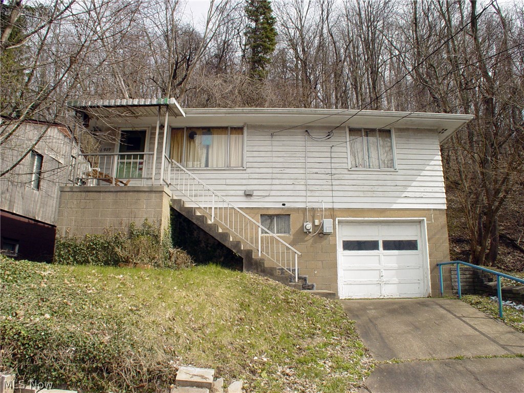This 2 bedroom, 1 bath home needs TLC, but is priced to sell! Call today for your private showing!