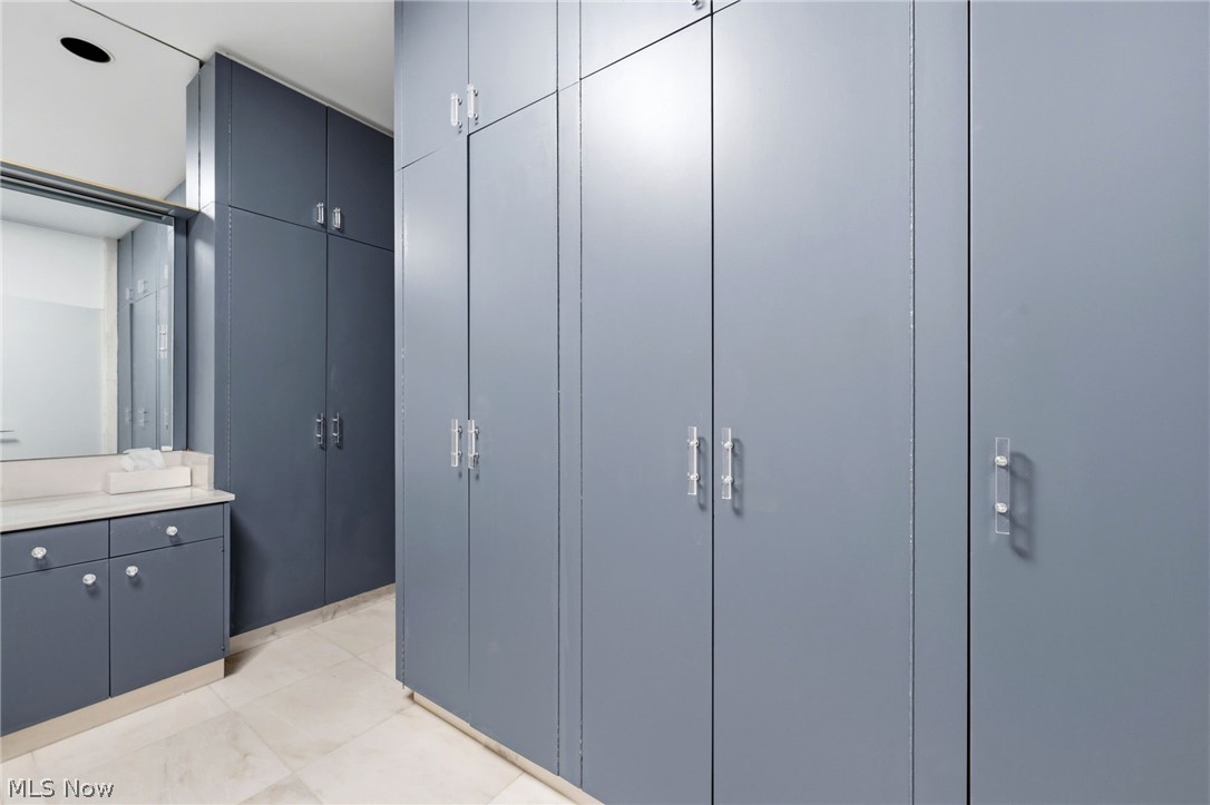 Acacia/Green Condo - Residential