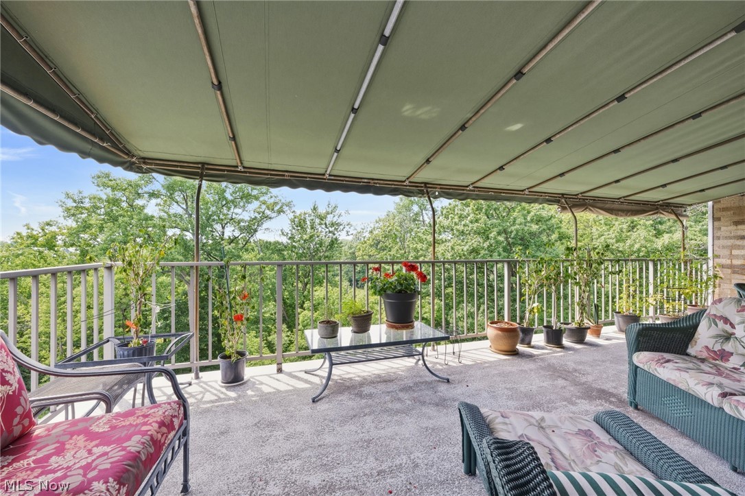 Acacia/Green Condo - Residential
