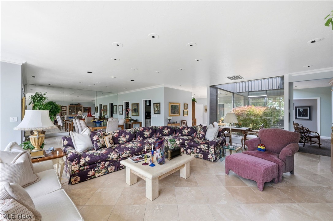 Acacia/Green Condo - Residential