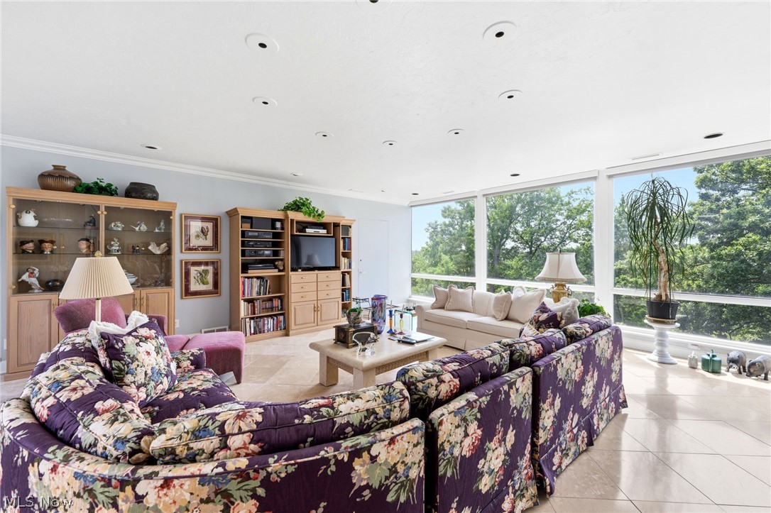 Acacia/Green Condo - Residential