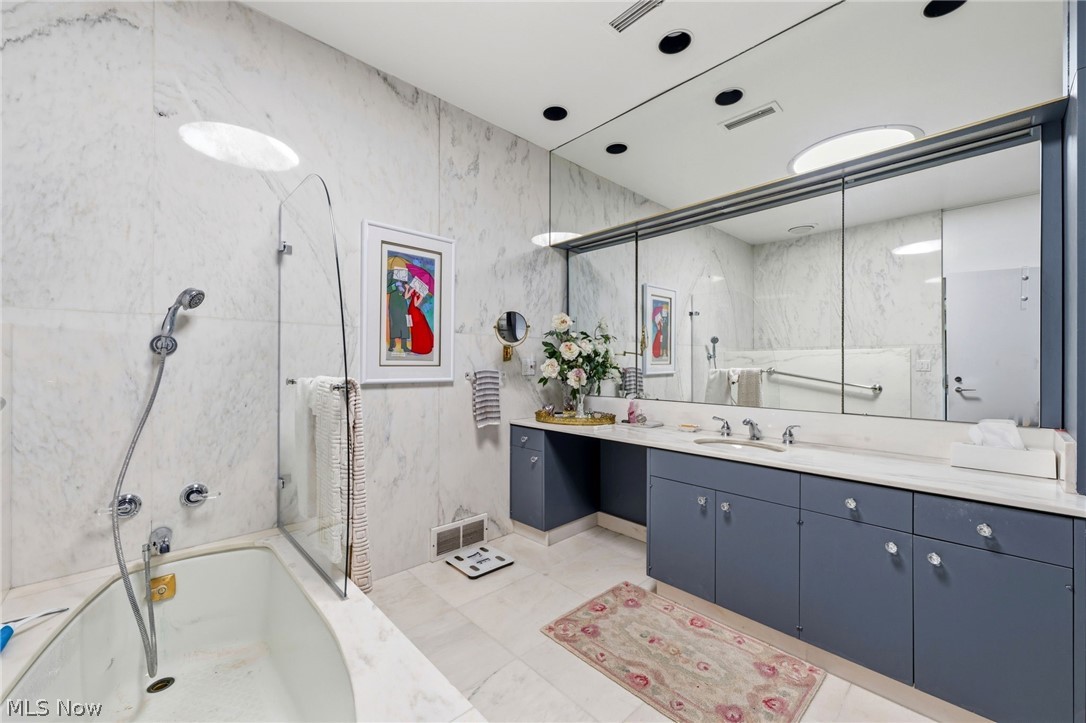 Acacia/Green Condo - Residential