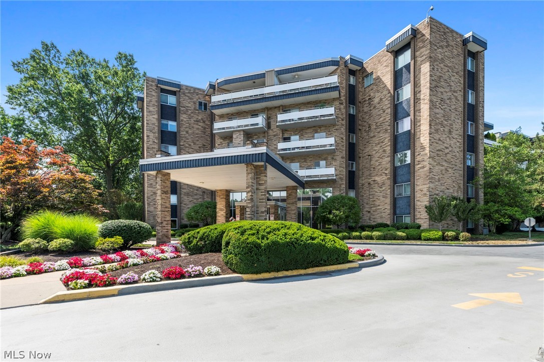 Acacia/Green Condo - Residential