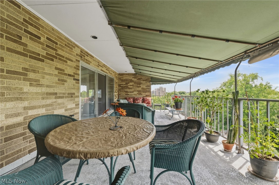 Acacia/Green Condo - Residential