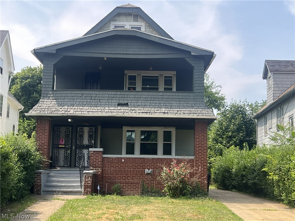 Spacious and updated 6-bedroom duplex located in the 44112 zip code — a great opportunity for investors or owner-occupants looking for solid cash flow. Both units are currently vacant and have a ton of upgrades throughout. Enjoy new flooring, a modern kitchen, and an updated bath. The property has been extremely well maintained. There are newer mechanicals throughout and there is nothing to do but add it to your portfolio, place tenants and start to collect rent.. Clean, updated, and easy to manage — this is a turn-key investment with upside potential. Come see it for yourself before it’s gone.