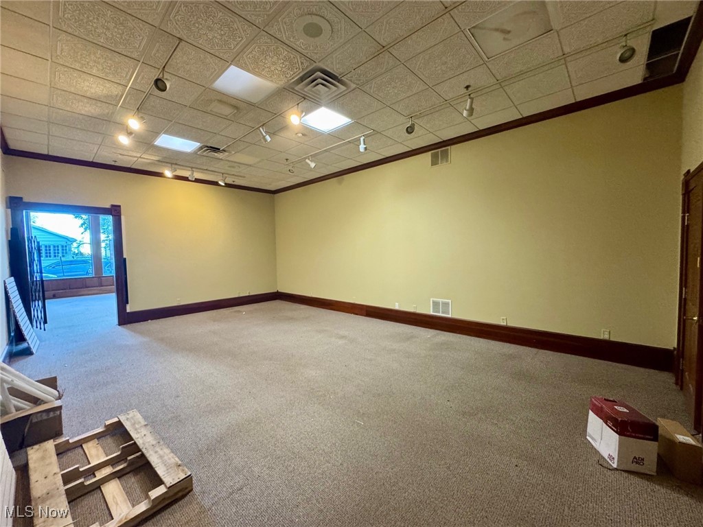 Village/Dresden - Commercial Lease