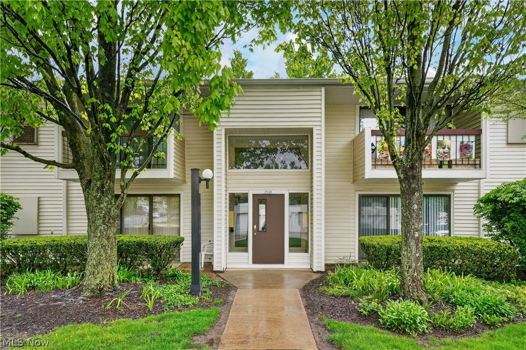 Fully renovated 2 bed, 2 bath condo in Bay Landing in Westlake—turnkey and move-in ready! All updates done in 2026. Brand new kitchen with quartz countertops, new cabinets/hardware, and stainless appliances. New LVP flooring, carpet, lighting, electrical and paint throughout. Both bathrooms completely remodeled with tile showers and new vanities. All appliances including washer/dryer stay. Other updates within last few years include new windows, A/C, and hot water tank. Private balcony + detached garage. Community offers pools, tennis, basketball, and more. Nothing left to do—this one won’t last! Agent is owner.
