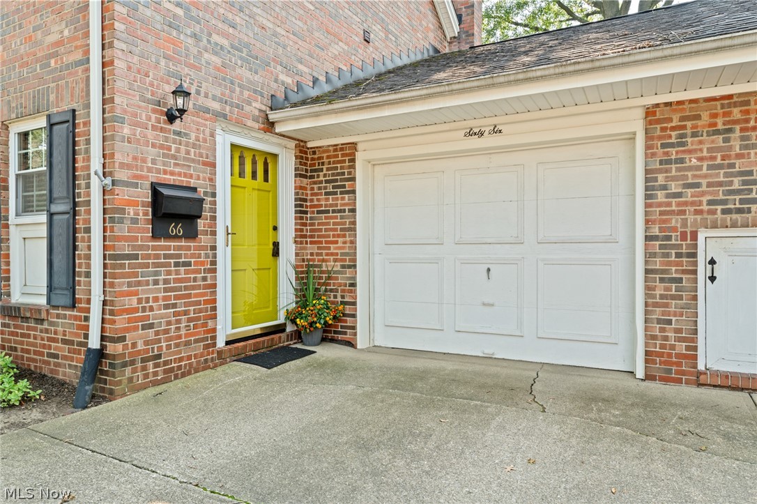 English Oaks Condo - Residential