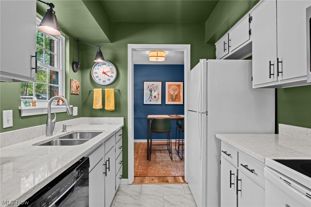 English Oaks Condo - Residential