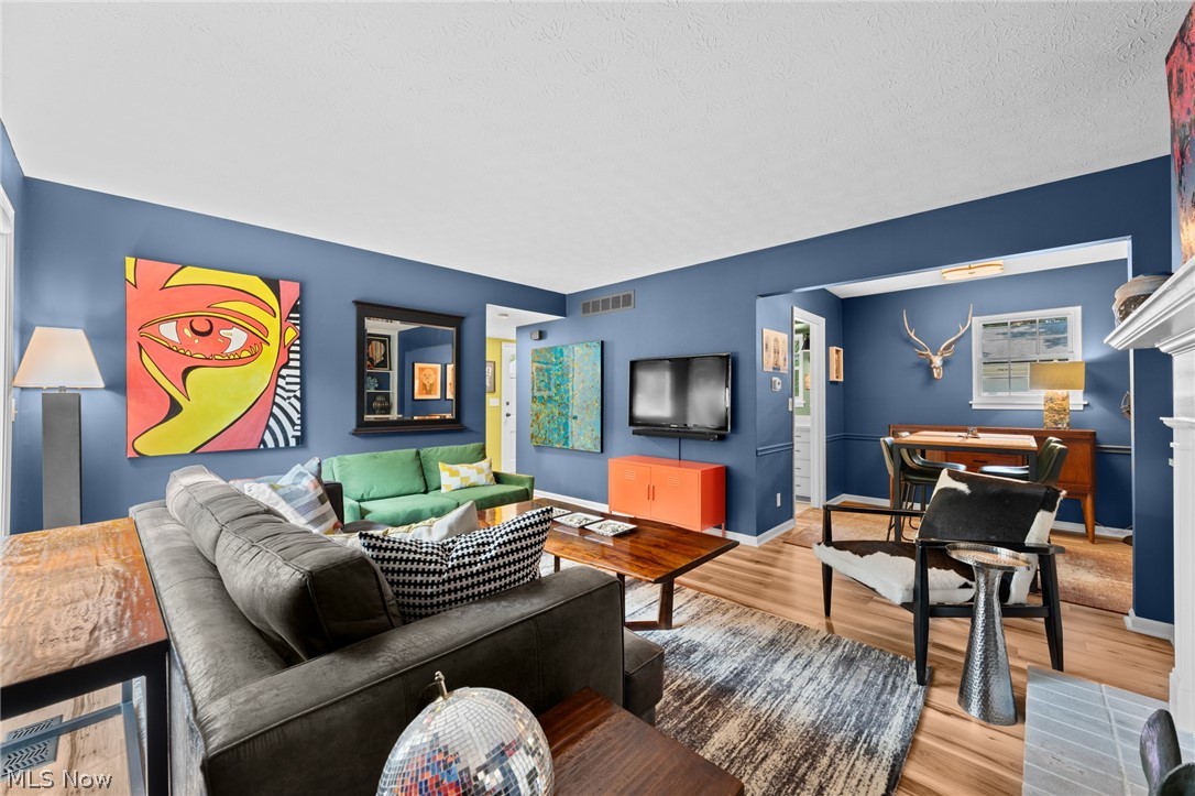 English Oaks Condo - Residential