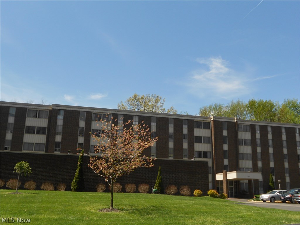 Silver Lake Towers - Residential