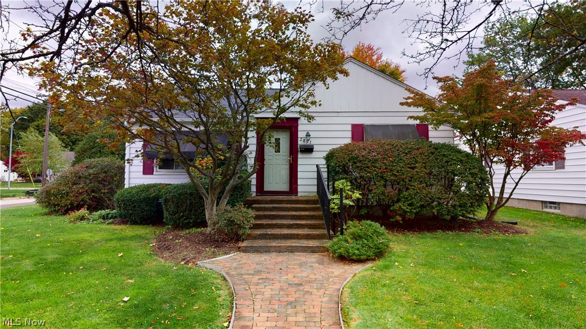 Ranch, 3 bedrooms 2 bathrooms, lower level family room with lots of closet space. 
Convenient located near Parks, Schools and shopping.