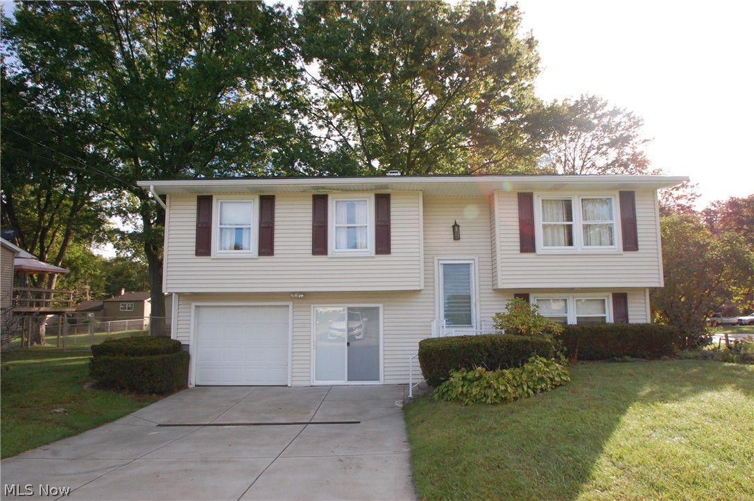 3 bedroom 1.5 bath vinyl bi-level. Features living room, Eat in kitchen with appliances, lower level family room w/ half bath and additional rec room. Tthere is a covered back porch 12 x10. The furnace is high efficiency and has central air w/newer HWT.