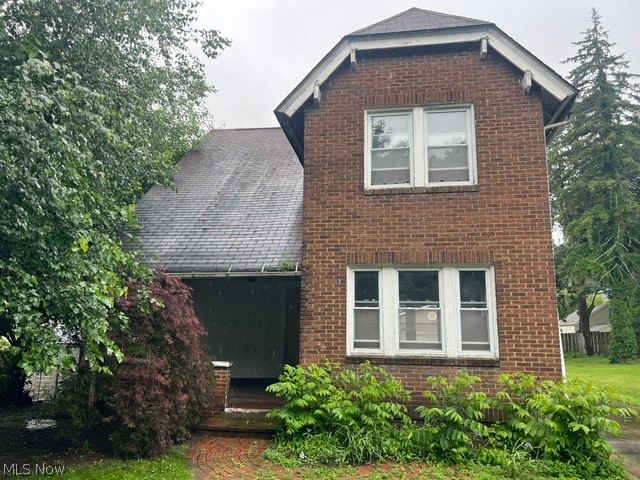 Attention Investors! Don’t miss this 3-bedroom, 1-bath home in Goodyear Heights area of Akron. This property offers a fantastic opportunity to add value and build equity with your own updates and improvements. Whether you're looking for your next rental property, a fix-and-flip project, or a long-term addition to your investment portfolio, this home has plenty of potential. Conveniently located near shopping, schools, parks, and major highways. Bring your vision and make this property work for you. Opportunities like this don't last long—schedule your showing today!