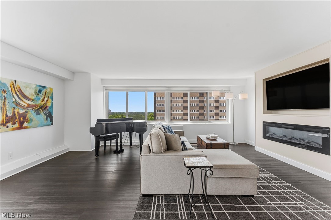 Marine Towers East Condo - Residential