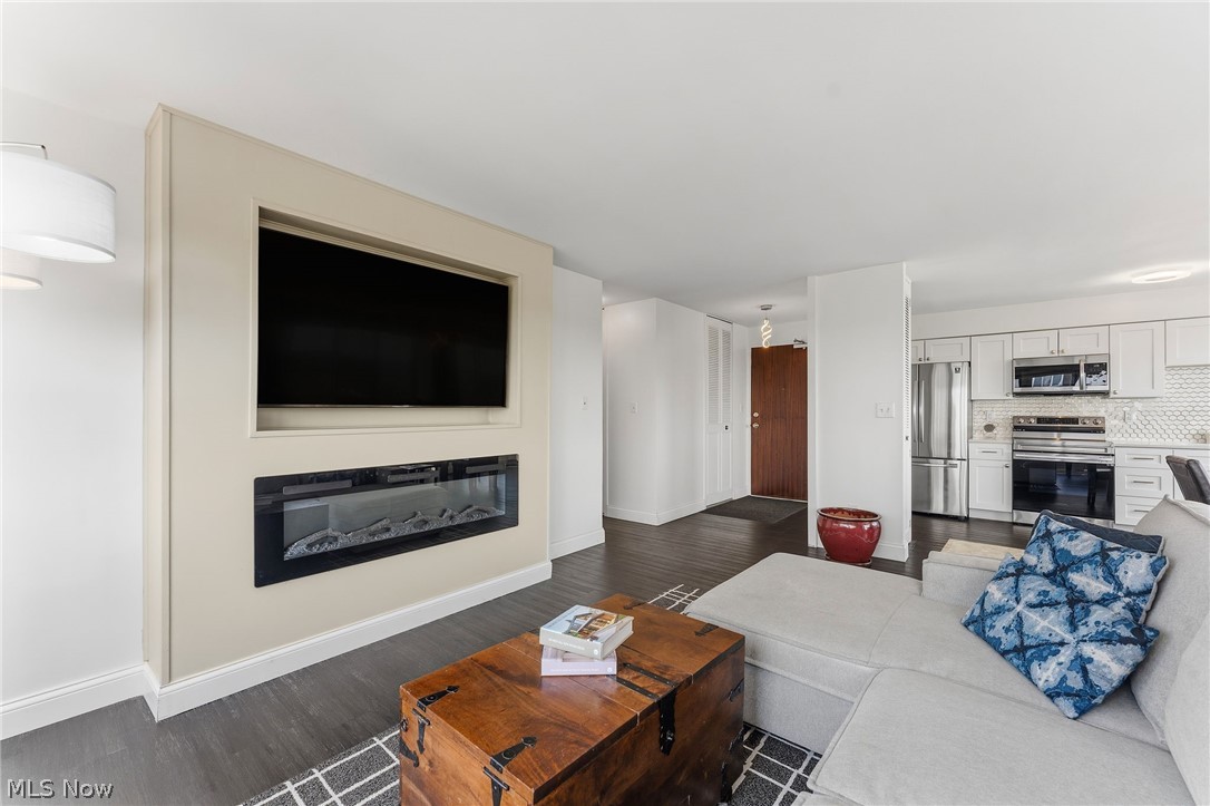 Marine Towers East Condo - Residential