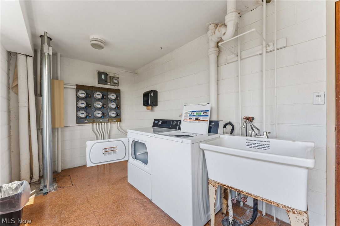 Marine Towers East Condo - Residential