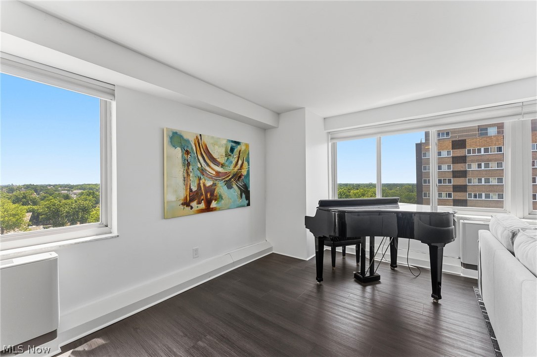 Marine Towers East Condo - Residential