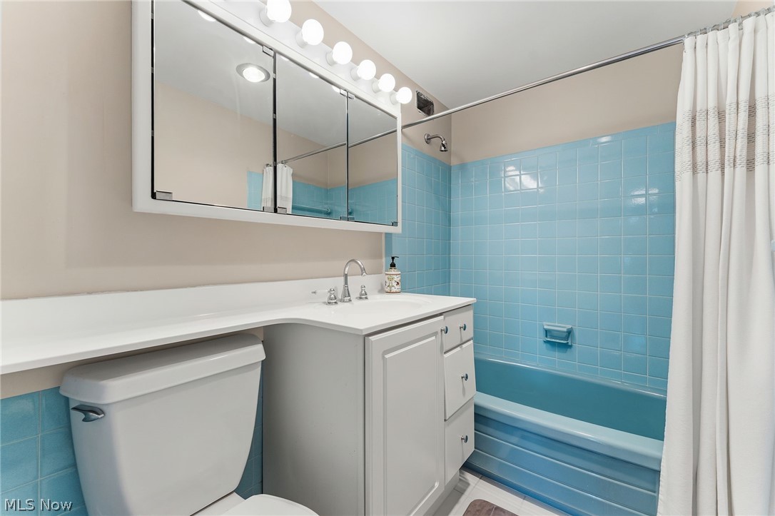 Marine Towers East Condo - Residential