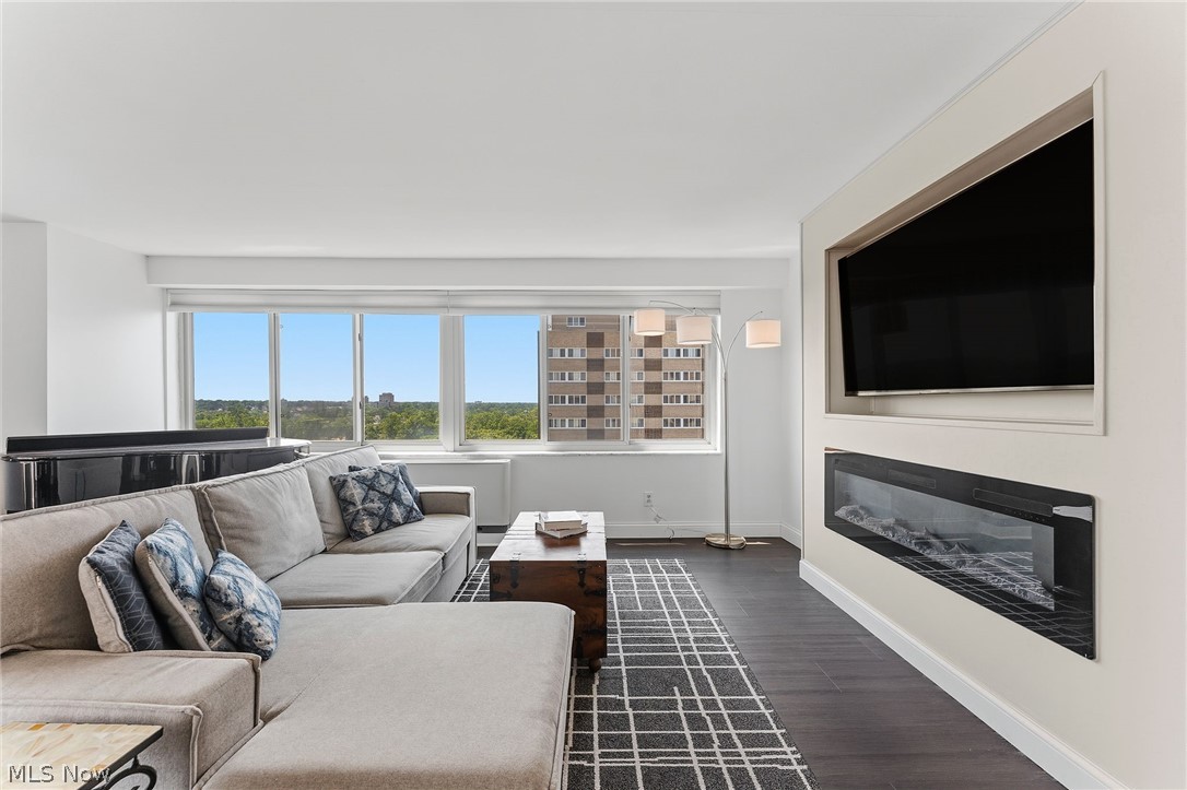 Marine Towers East Condo - Residential