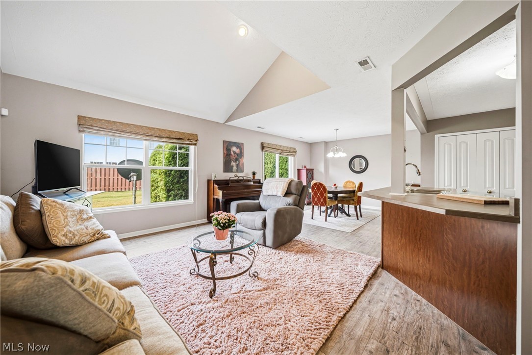 Tradewinds Twnhms Condo - Residential