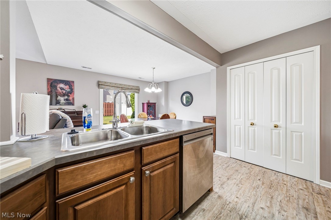 Tradewinds Twnhms Condo - Residential