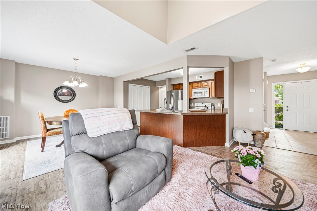 Tradewinds Twnhms Condo - Residential