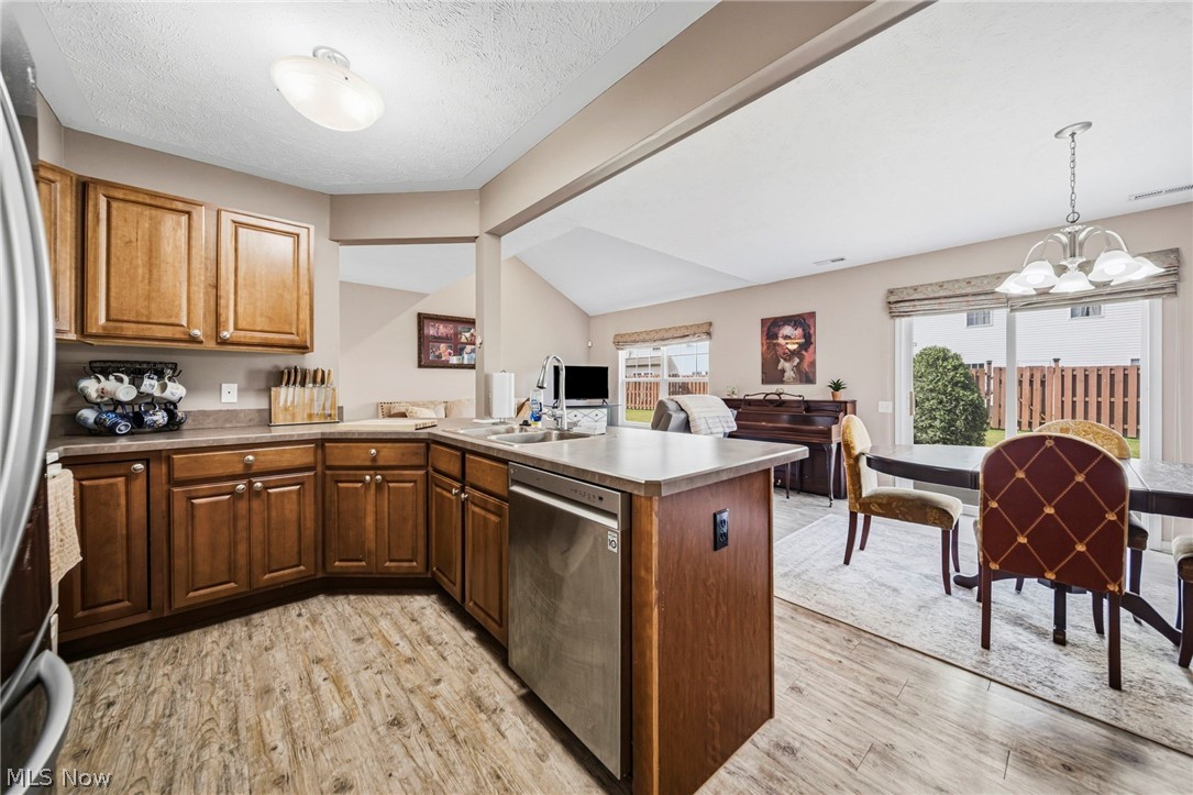 Tradewinds Twnhms Condo - Residential