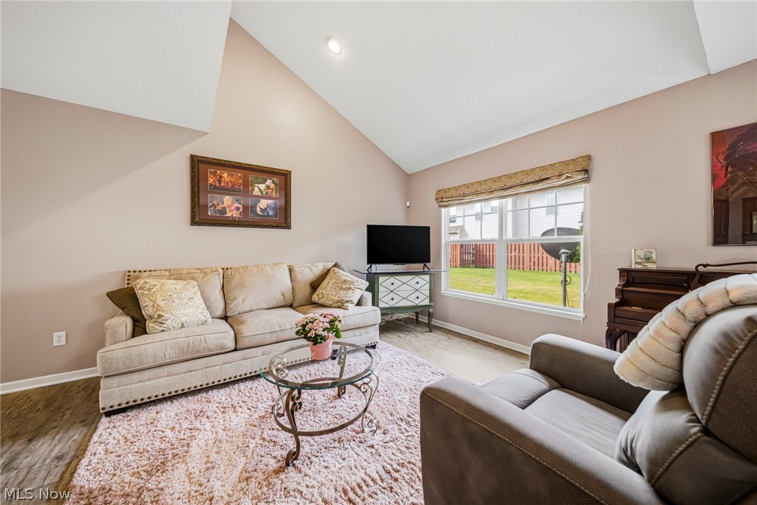 Tradewinds Twnhms Condo - Residential