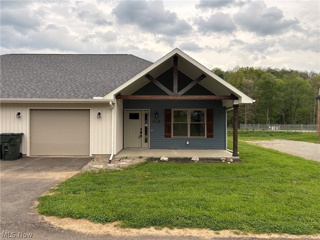 Welcome to the Brickyard Estates! Peaceful country-side living. These condos have an open concept with vaulted ceilings,
along with Amish carpentry kitchen cabinets and finishes throughout. Stainless steel appliances including dishwasher, microwave,
stove, refrigerator and washer/dryer are also furnished. These beautiful 2 bedroom, 2 bathroom condos are all on one level. Set
in-between New Towne Mall (5 miles North) and the Claymont shopping plaza (3 miles South) there is convenient shopping nearby. The local police and fire station are just down the street for any emergencies. At only $1,550/month don't miss out on this opportunity. Schedule a showing today.