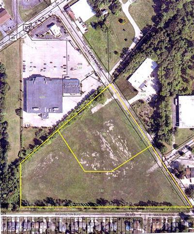 North Ridgeville Zoned B3 Highway Commercial District. Over 11 acres for your commercial use. Close to highways & large metro population. Over 900' of road frontage! Includes parcel #0700008116014.