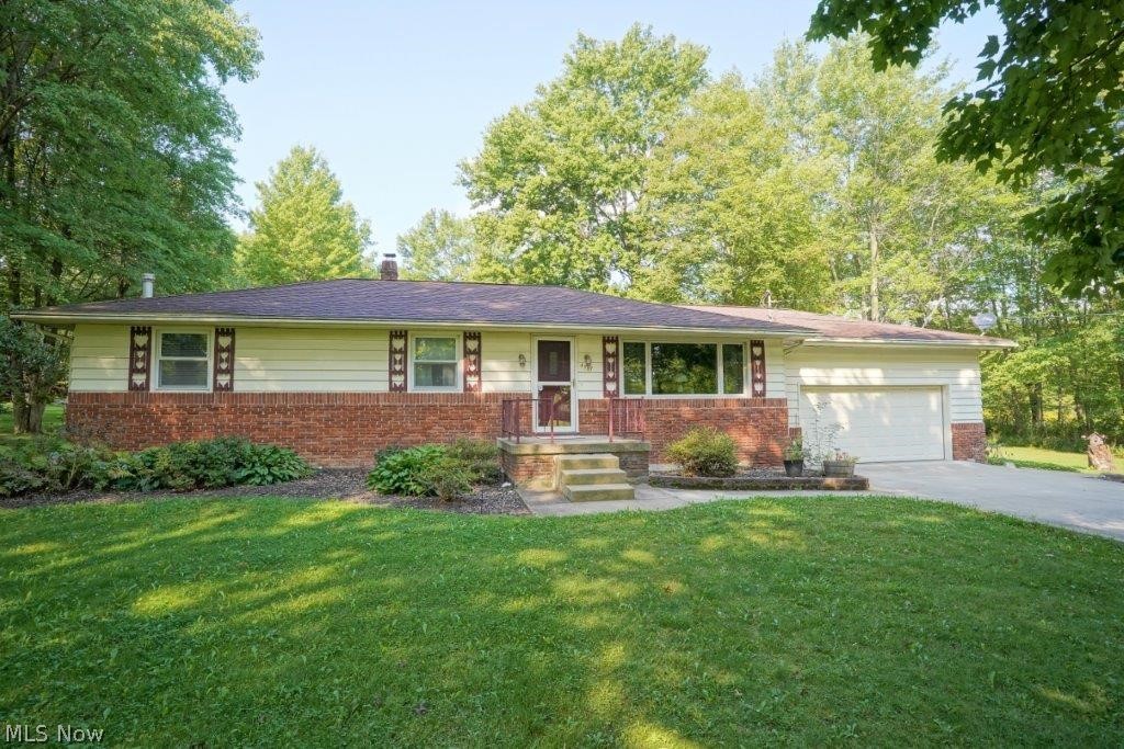 Privacy abounds in this immaculate ranch! Inside you'll enjoy a large open kitchen with eating area and lovely master suite. Other interior features include first floor laundry and basement rec room! Outside enjoy the large lot with over an acre of land. The 3 season room will be your favorite spot in your new home! Enjoy quiet time in the mornings or evenings! Call your favorite realtor today to schedule your private showing!
Please do not go on the property without your Realtor.