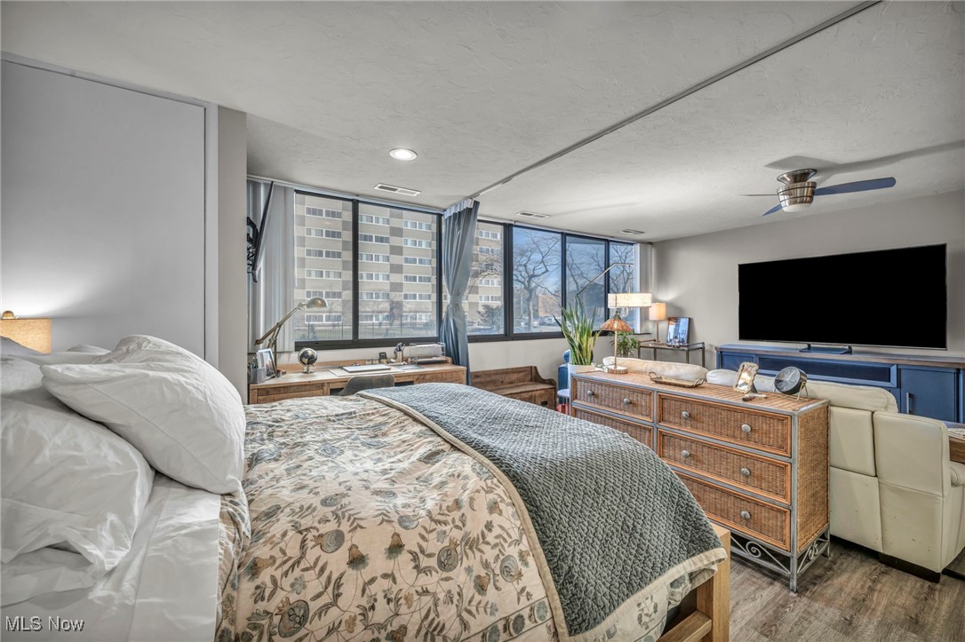 Meridian Condo - Residential